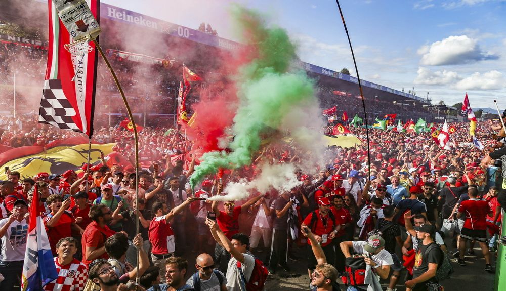 Así festejaron el año pasado en Monza la victoria del Ferrari de Leclerc