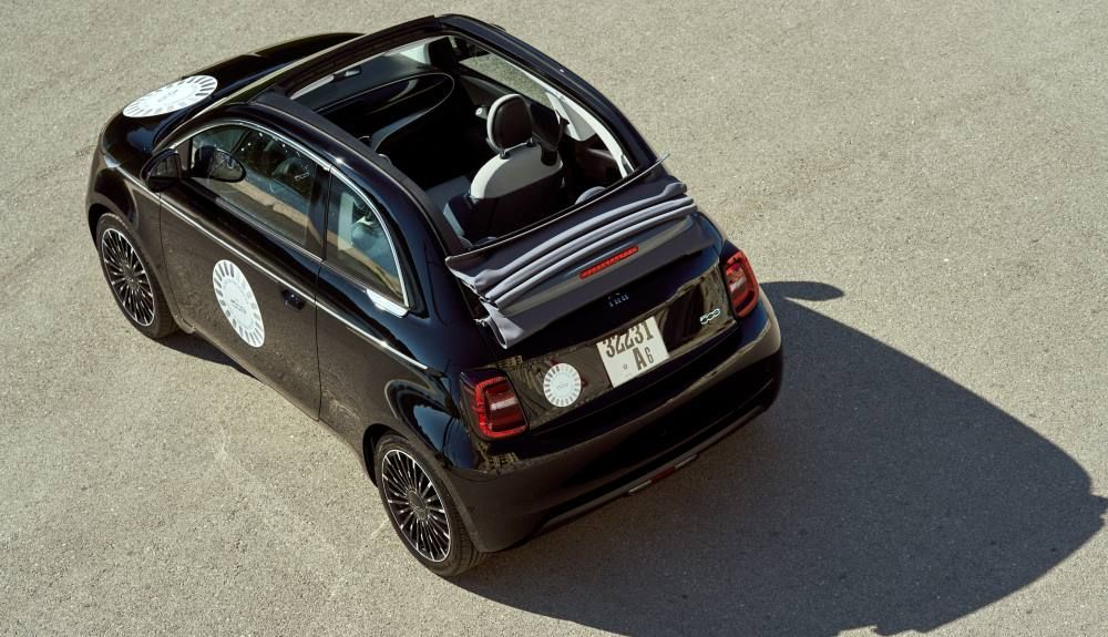 Un toque de glamour y elegancia la que aporta el Fiat 500e eléctrico