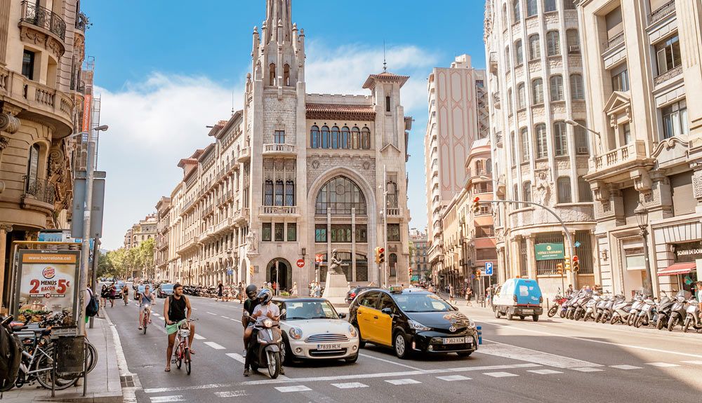 Más restricciones al uso del coche en Barcelona. Foto: iStock