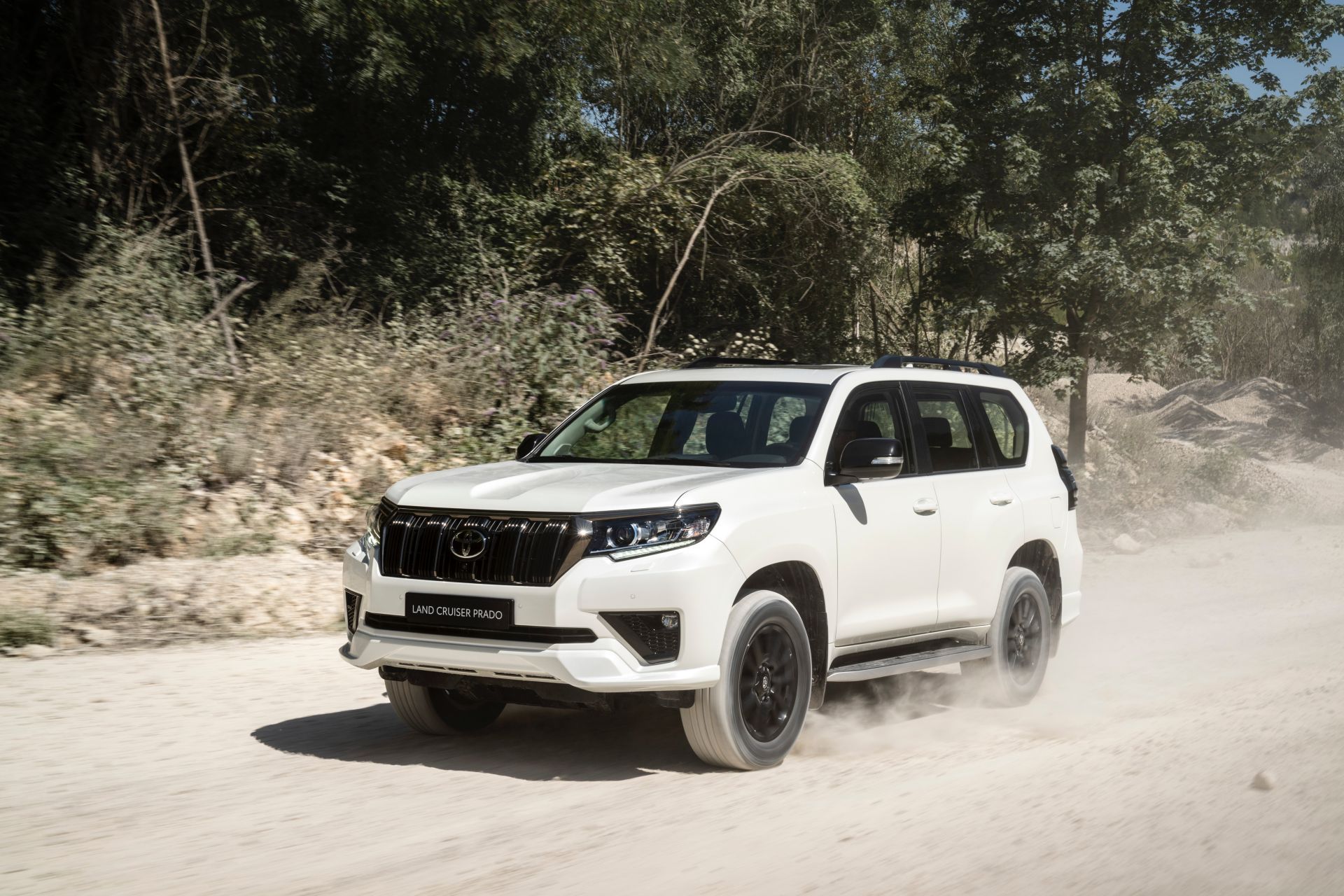 El Toyota Land Cruiser mejora su motor y su equipamiento