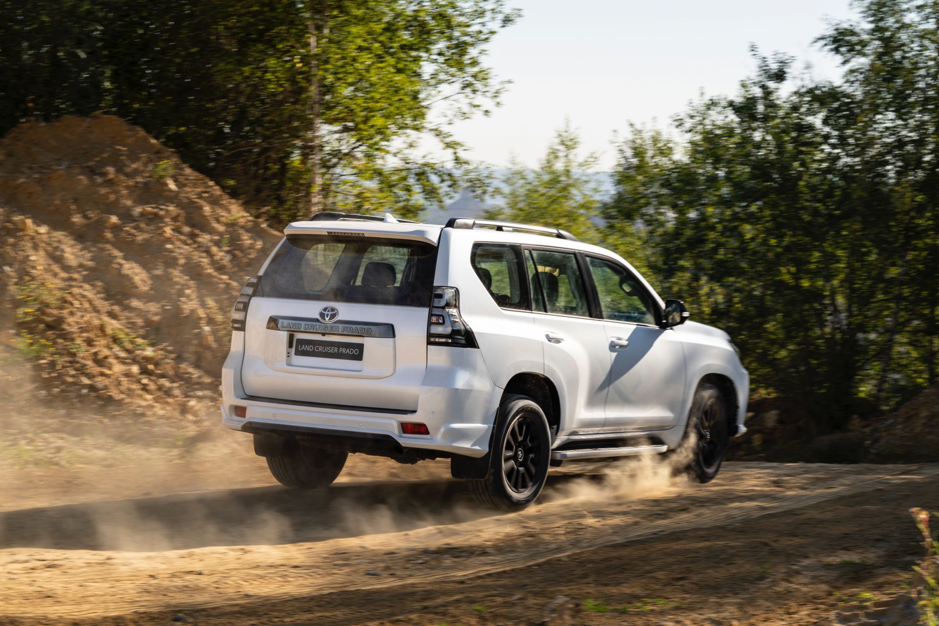 El Toyota Land Cruiser mejora su motor y su equipamiento