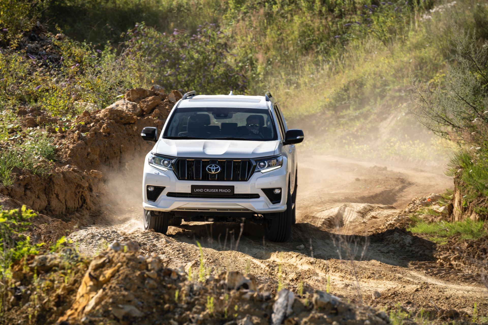 El Toyota Land Cruiser mejora su motor y su equipamiento