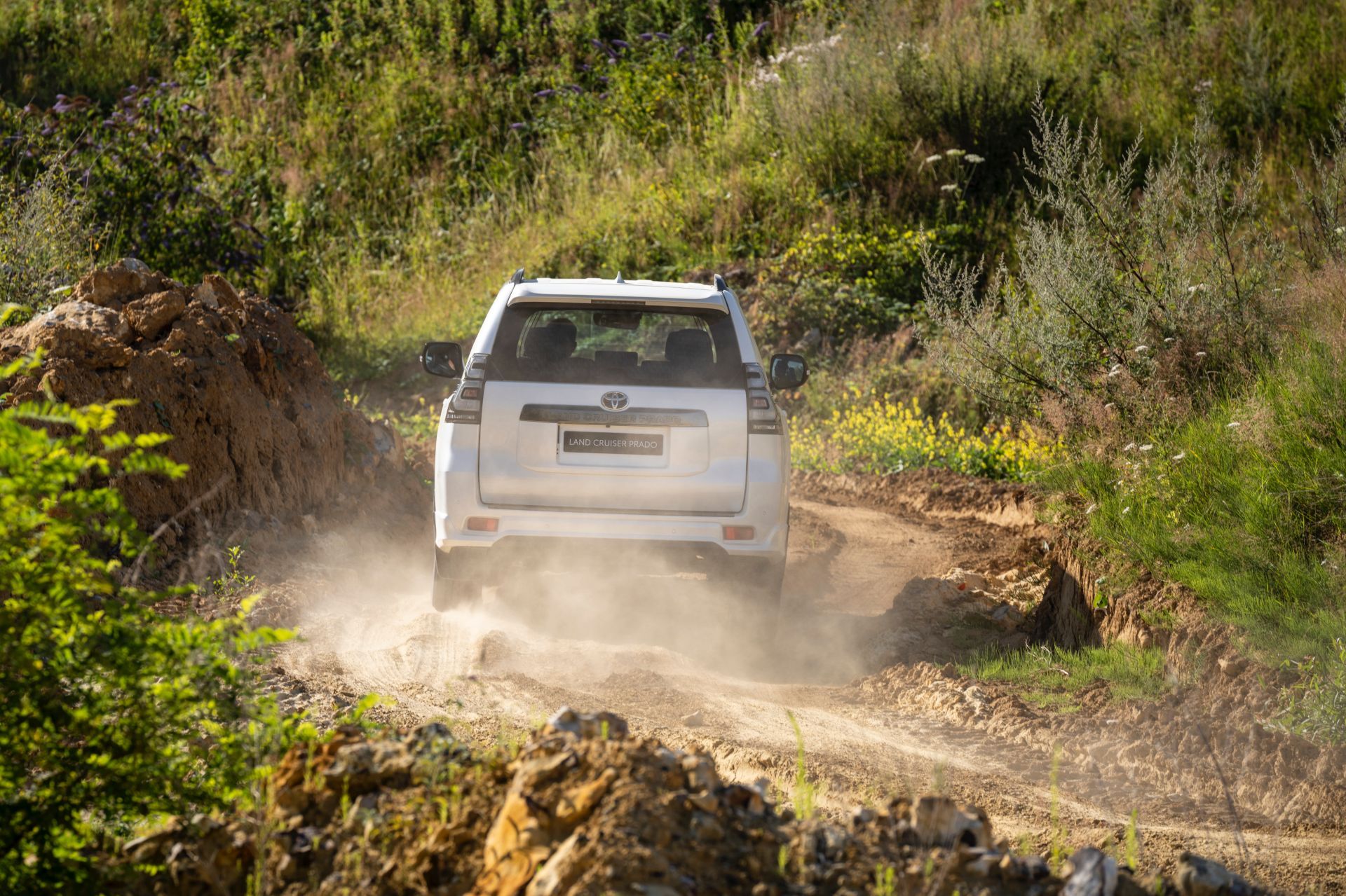 El Toyota Land Cruiser mejora su motor y su equipamiento