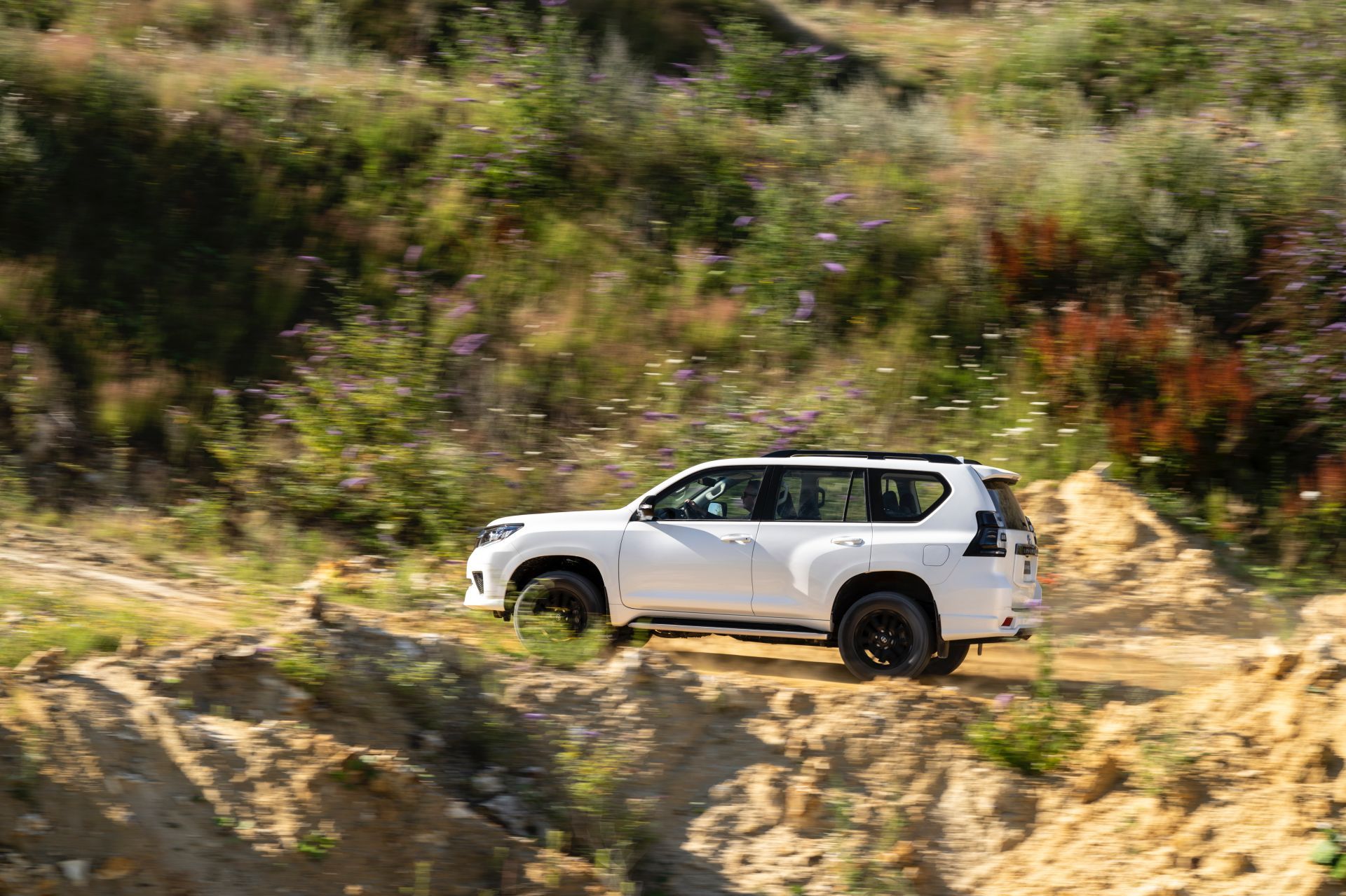 El Toyota Land Cruiser mejora su motor y su equipamiento
