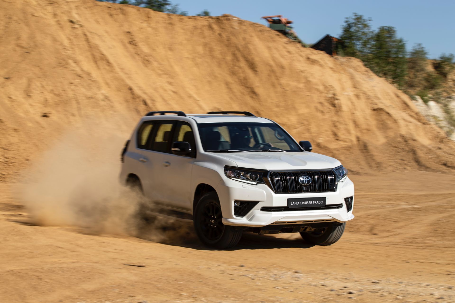 El Toyota Land Cruiser mejora su motor y su equipamiento