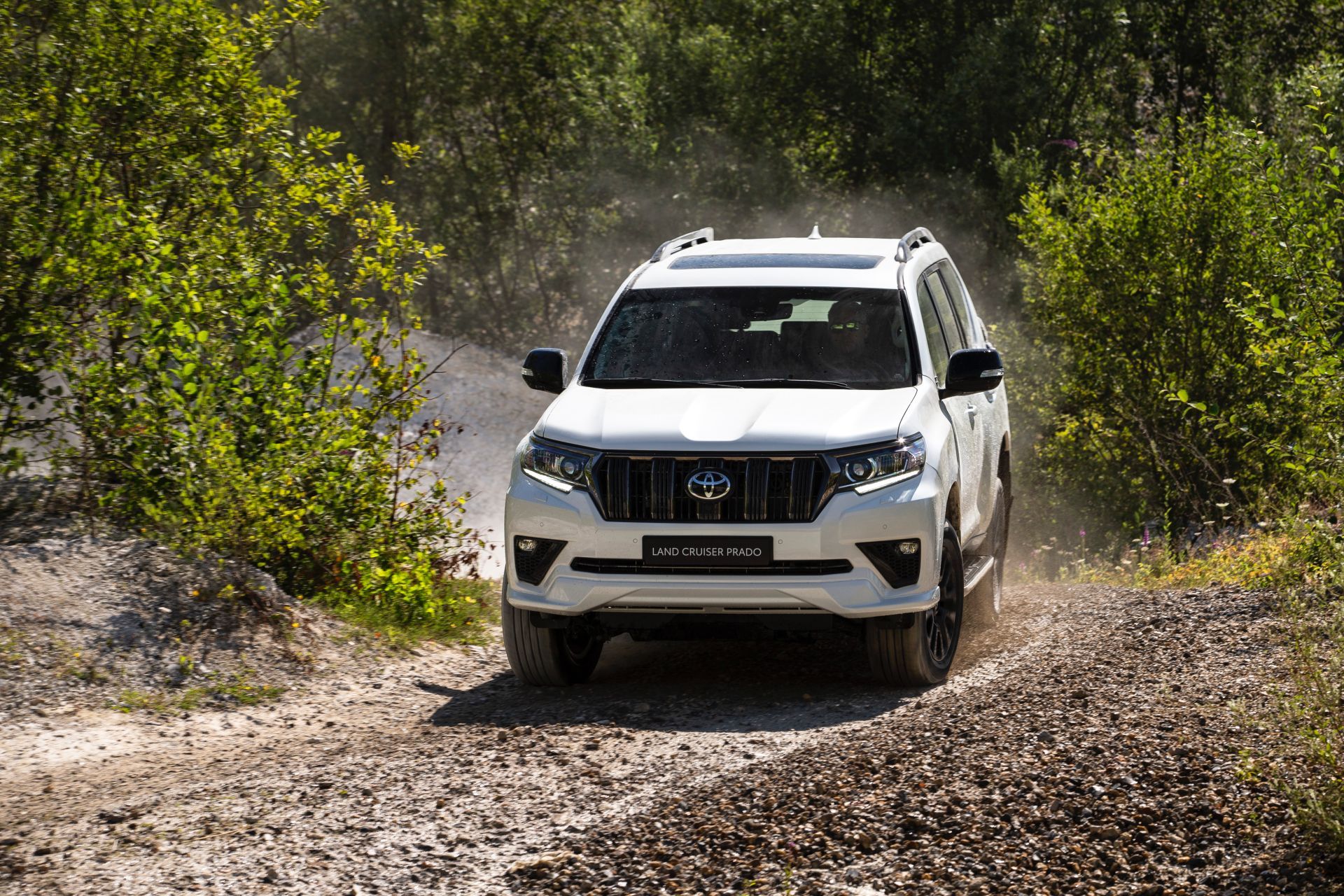 El Toyota Land Cruiser mejora su motor y su equipamiento