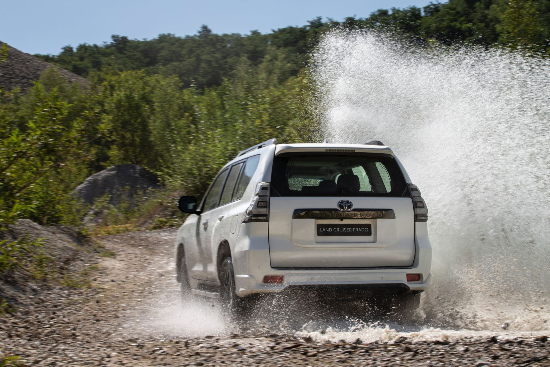 El Toyota Land Cruiser mejora su motor y su equipamiento