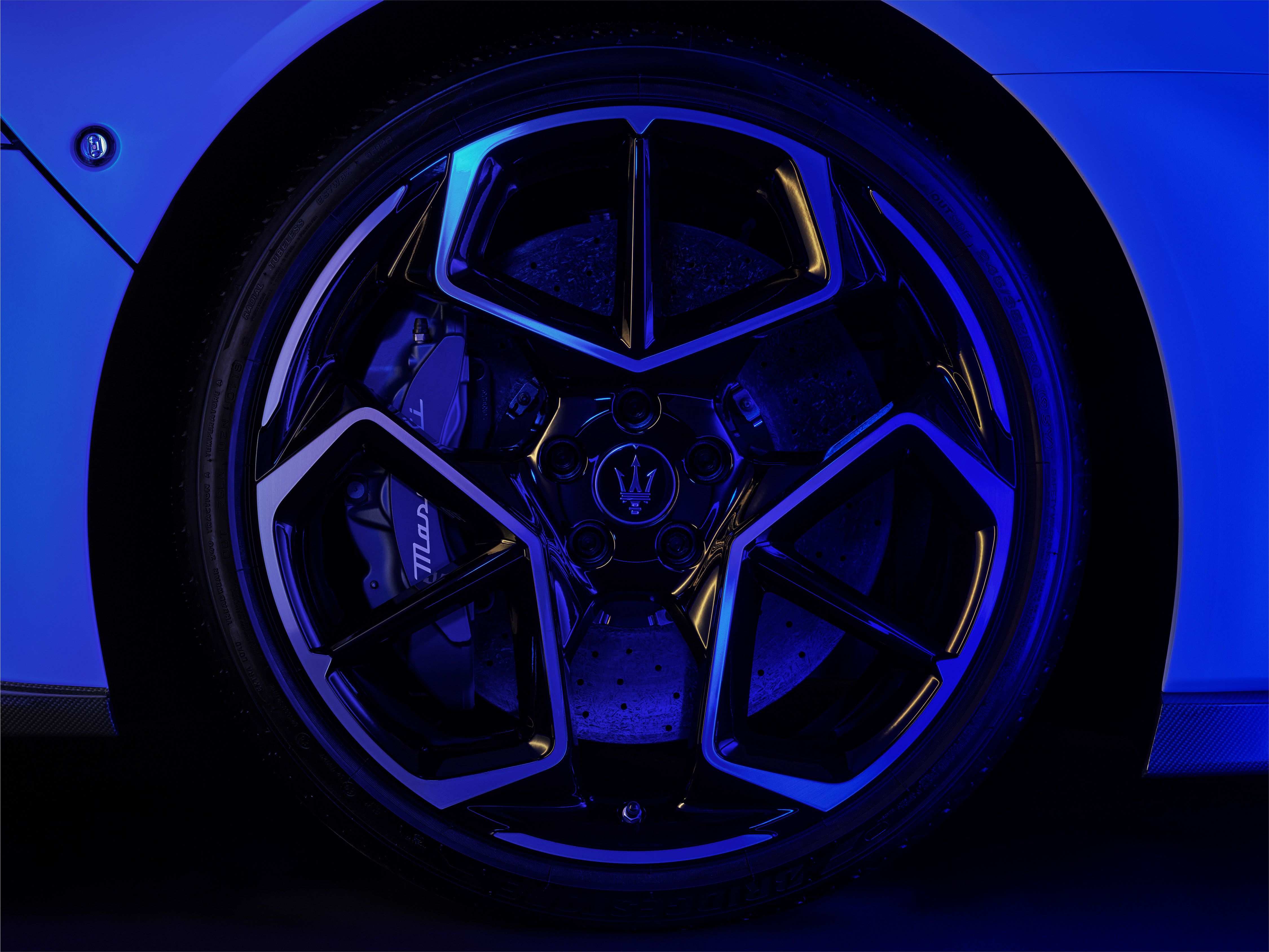 Maserati MC20.