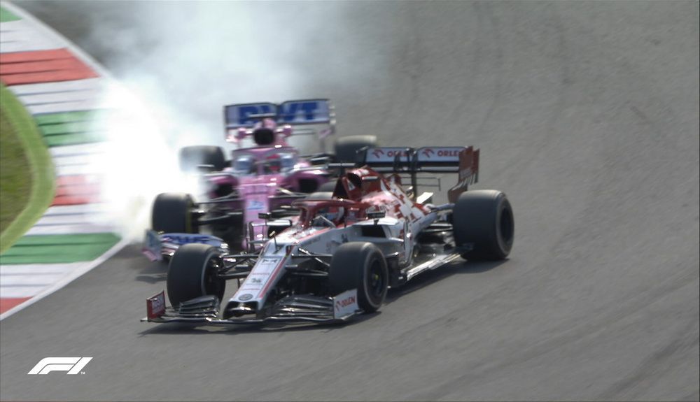 Pérez y Raikkonen se tocaron cuando el primero salía de boxes Pérez y Raikkonen se tocaron cuando el primero salía de boxes