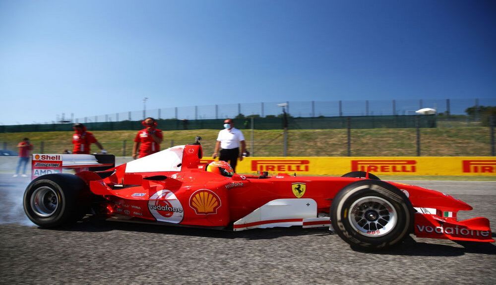 Mick Schumacher a los mandos del Ferrari F2004