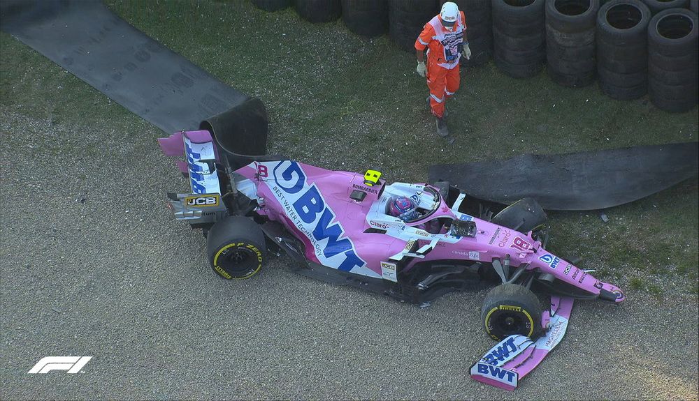 Lance Stroll chocó a mucha velocidad contra los neumáticos de protección tras pinchar