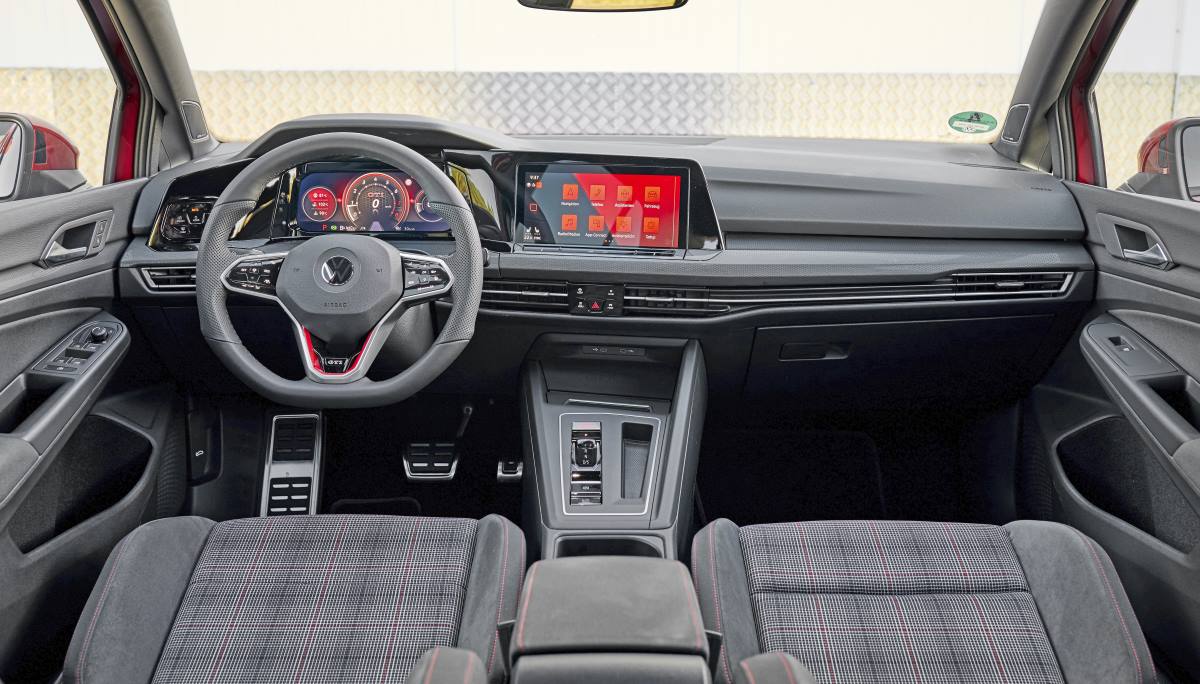 El interior del VW Golf GTI 8