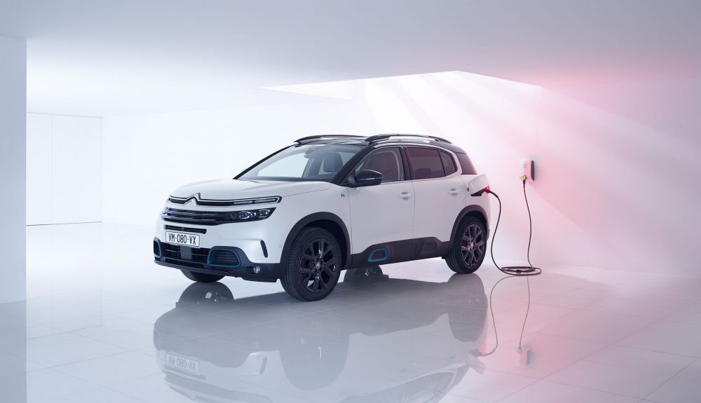 Citroën C5 Hybrid recargando Citroën C5 Hybrid recargando