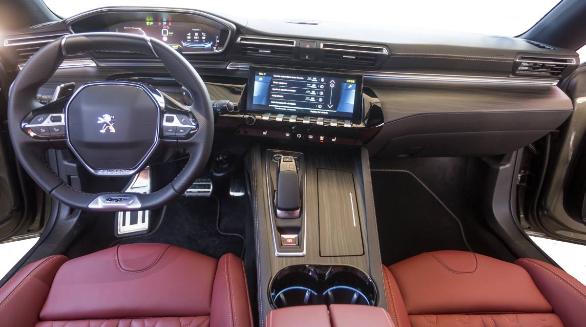 Peugeot 508 Hybrid SW (13)