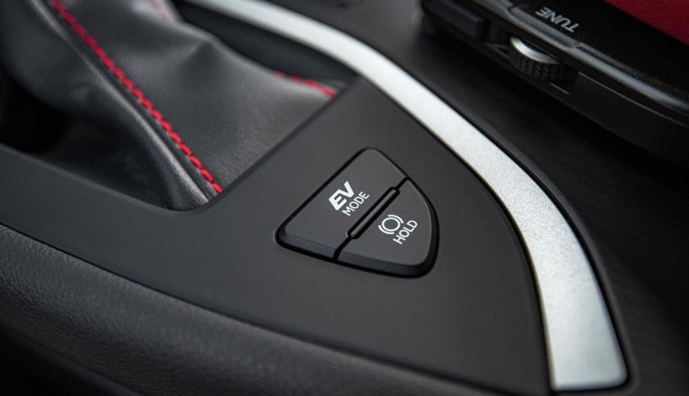 Lexus UX 250h.