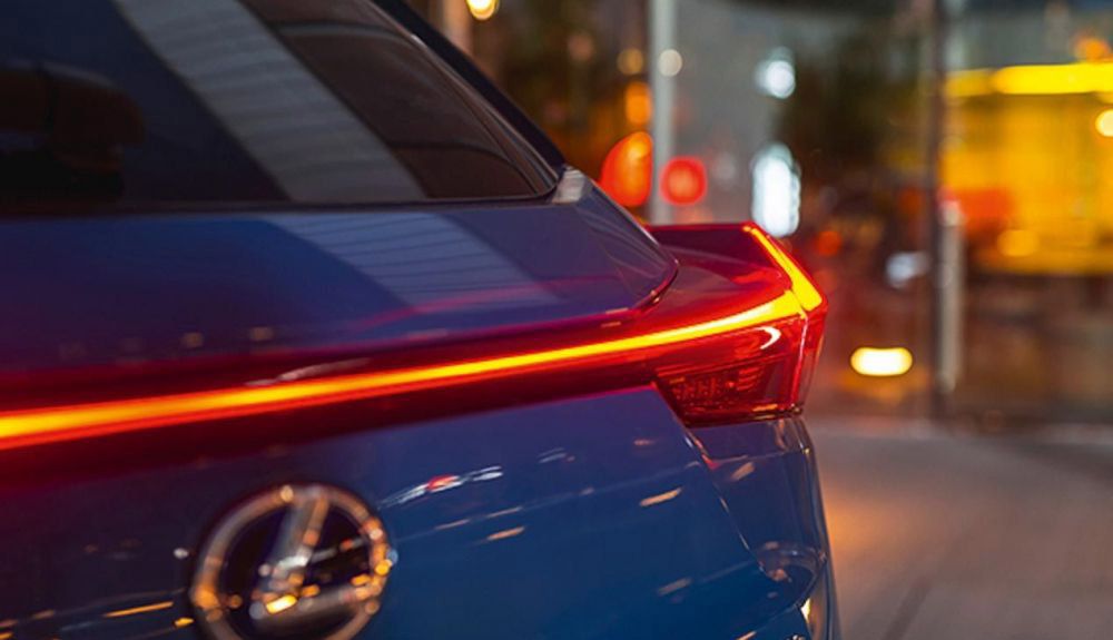 Lexus UX 250h.