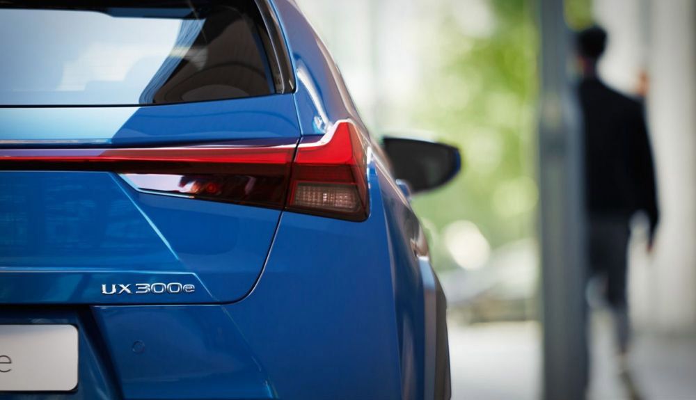 Lexus UX 300e.