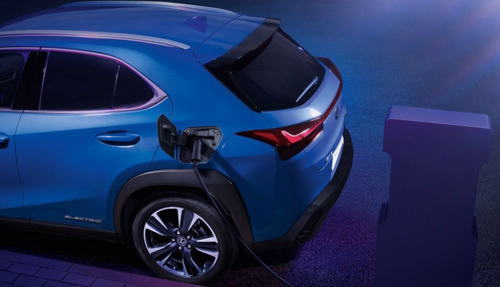 Lexus UX 300e.