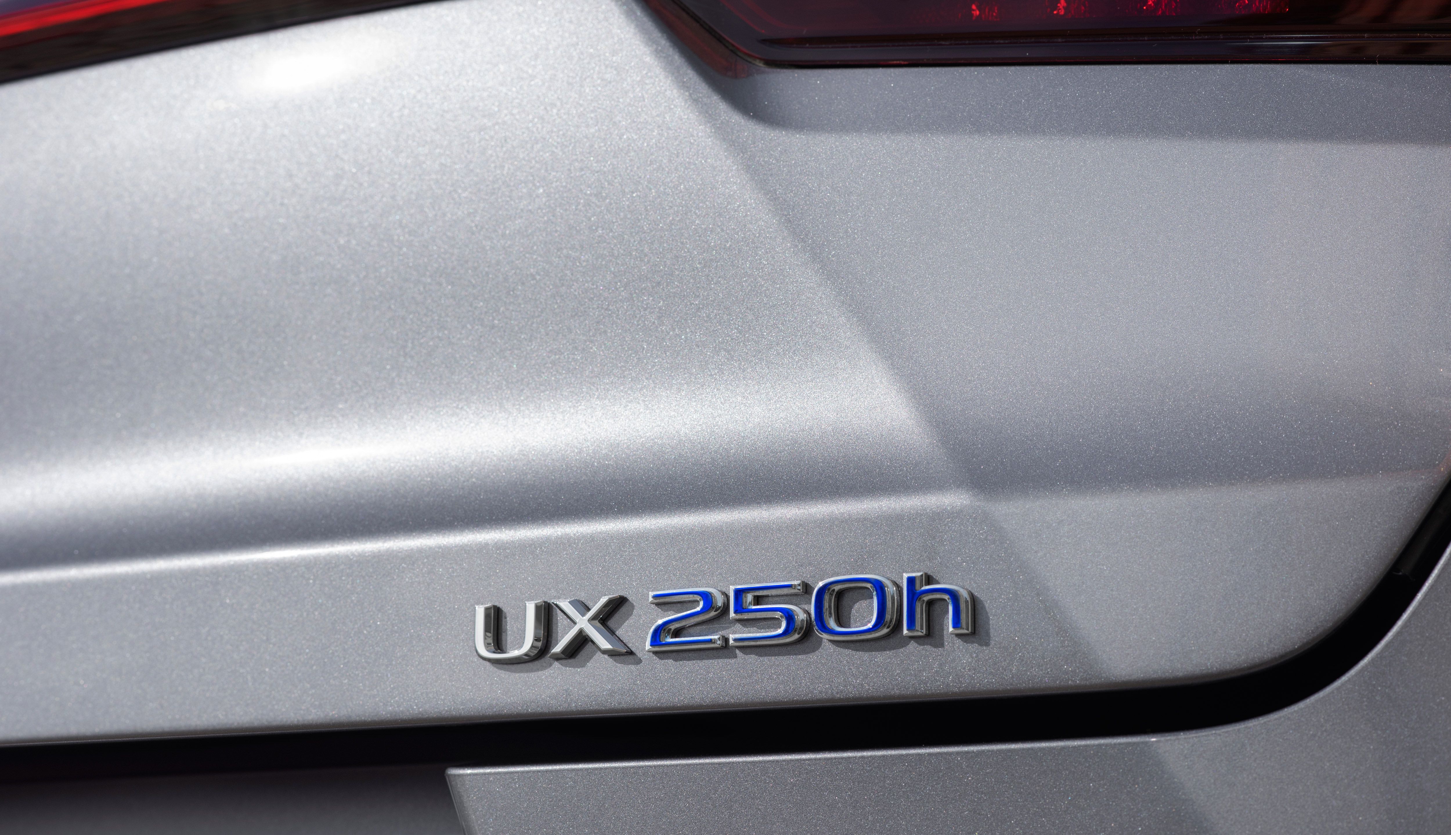 Lexus UX 250h.