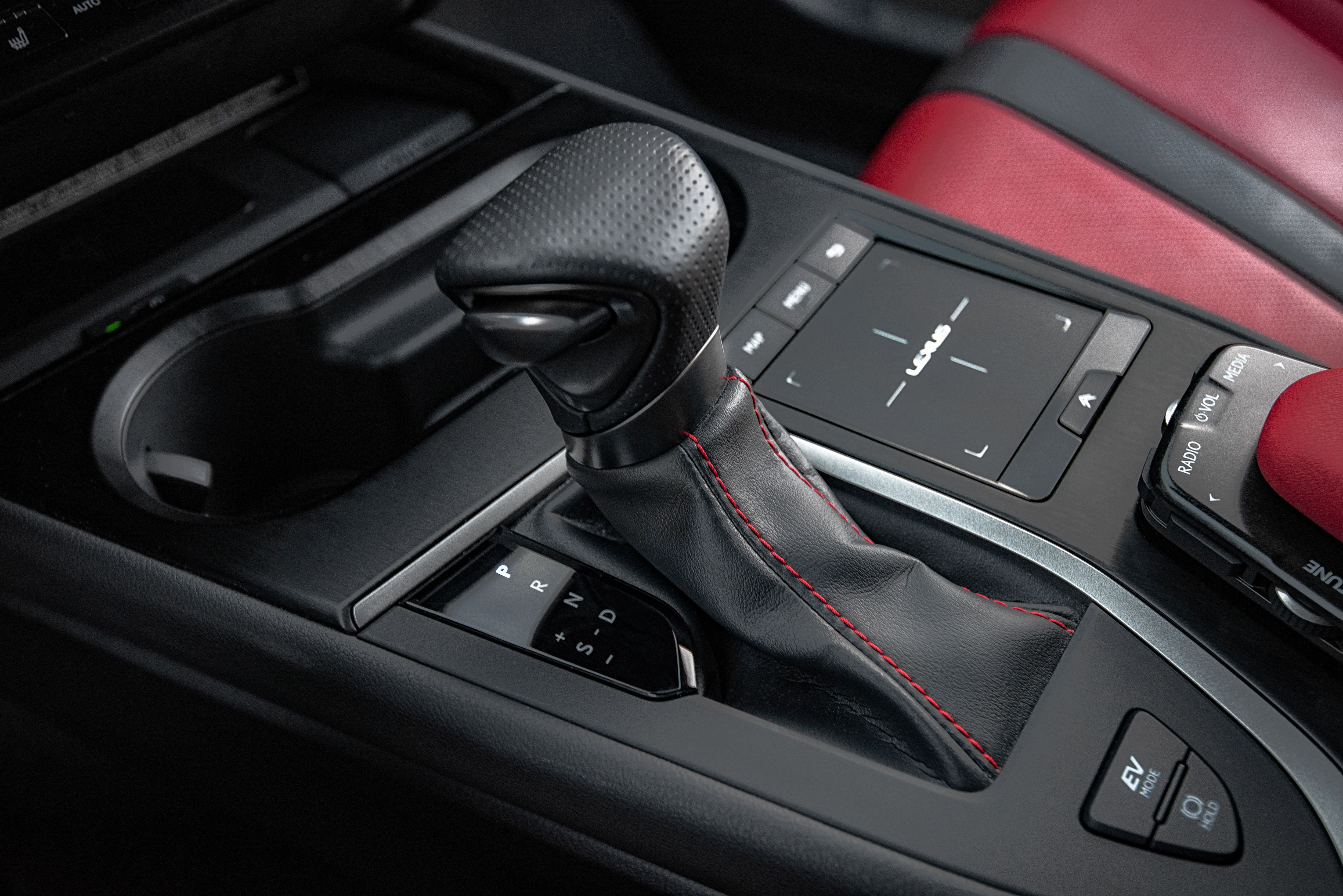 Lexus UX 250h F-Sport.