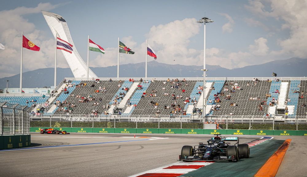 Pole position de récord para Lewis Hamilton