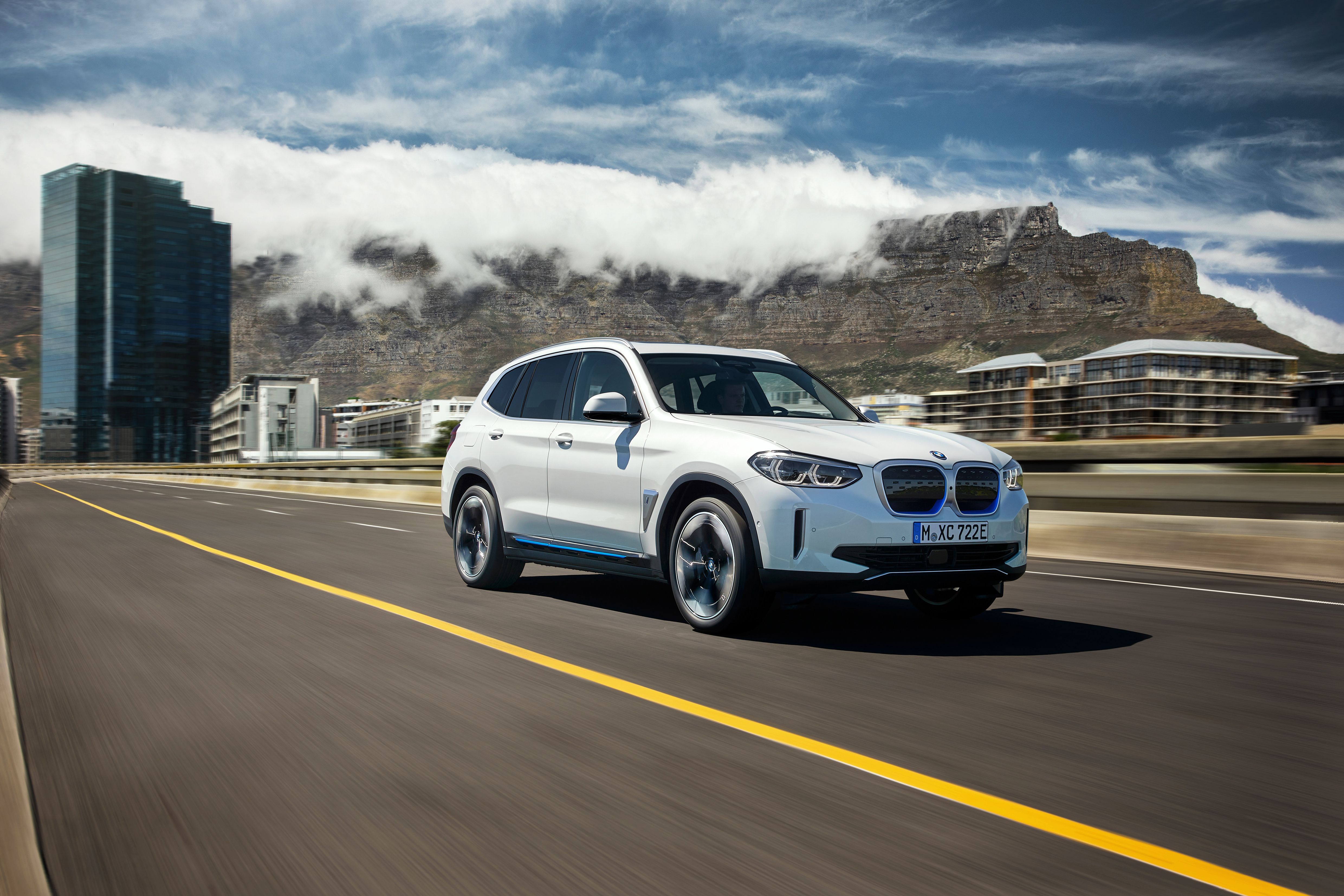 BMW iX3 (9)