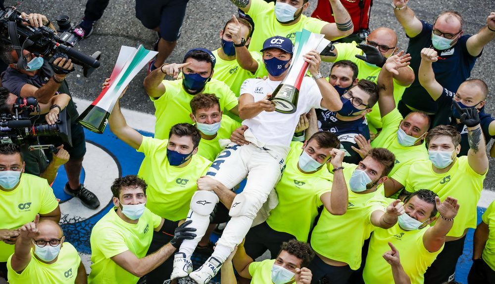 Pierre Gasly (Alpha Tauri) celebra con su equipo la victoria en el pasado GP de Italia Pierre Gasly (Alpha Tauri) celebra con su equipo la victoria en el pasado GP de Italia