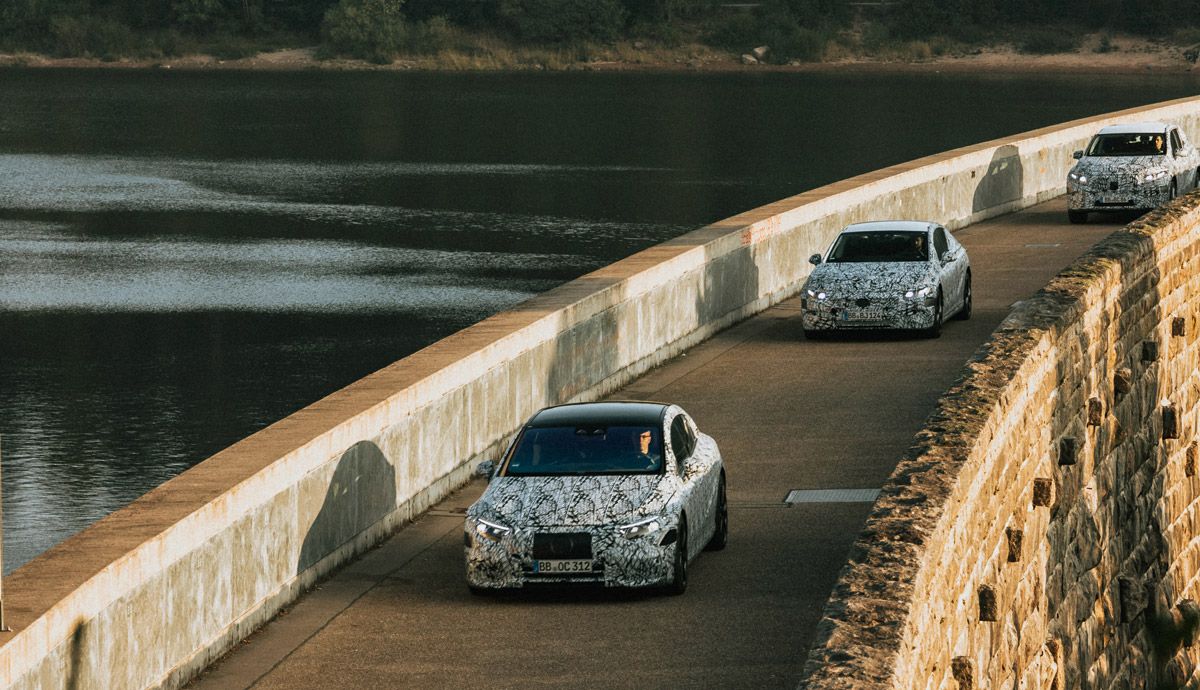 Nuevo Mercedes EQS camuflado.