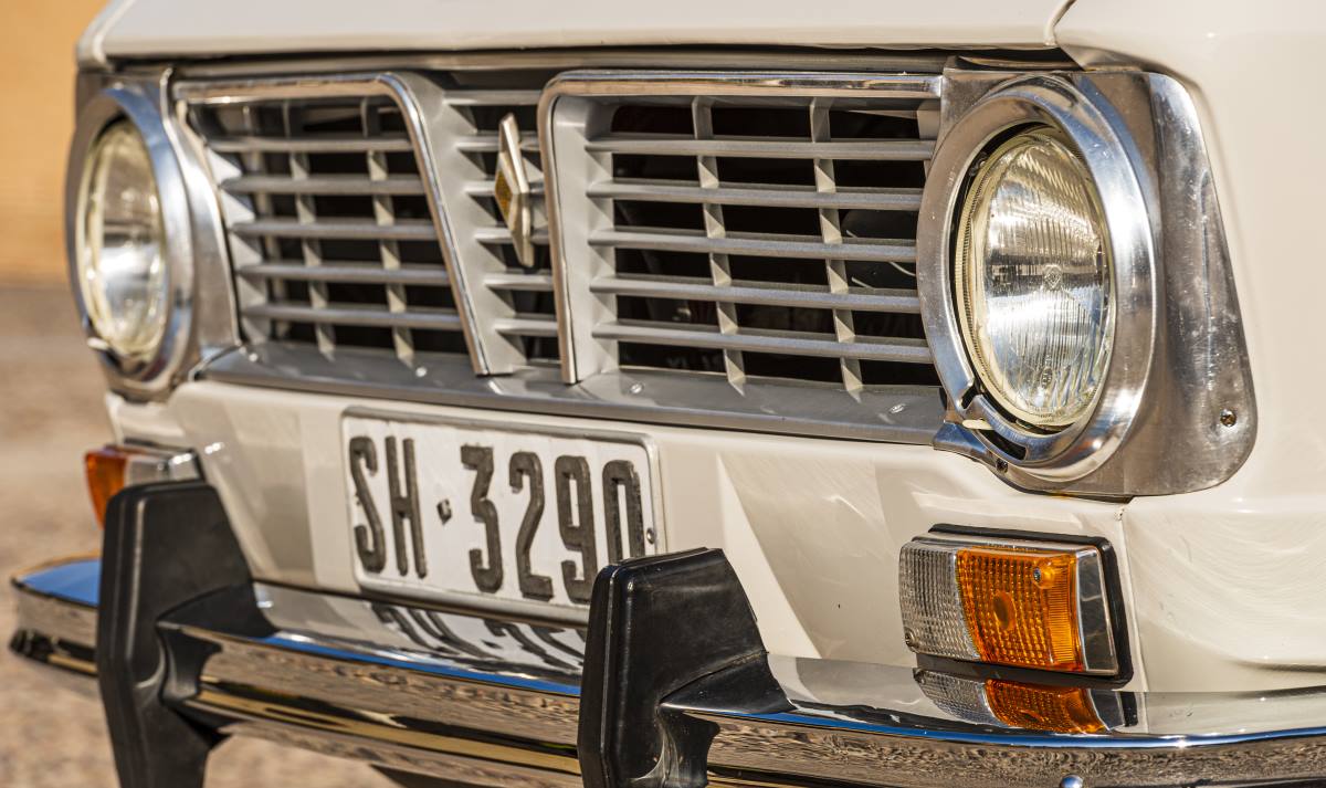 El característico frontal del Renault 6