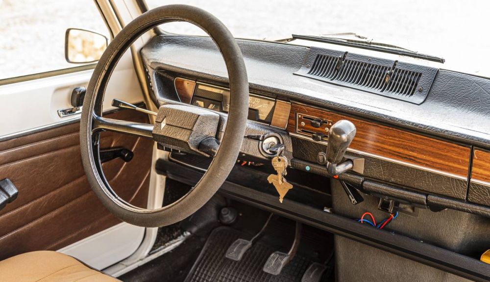 el-interior-del-renault-6_1_1000x575.jpe