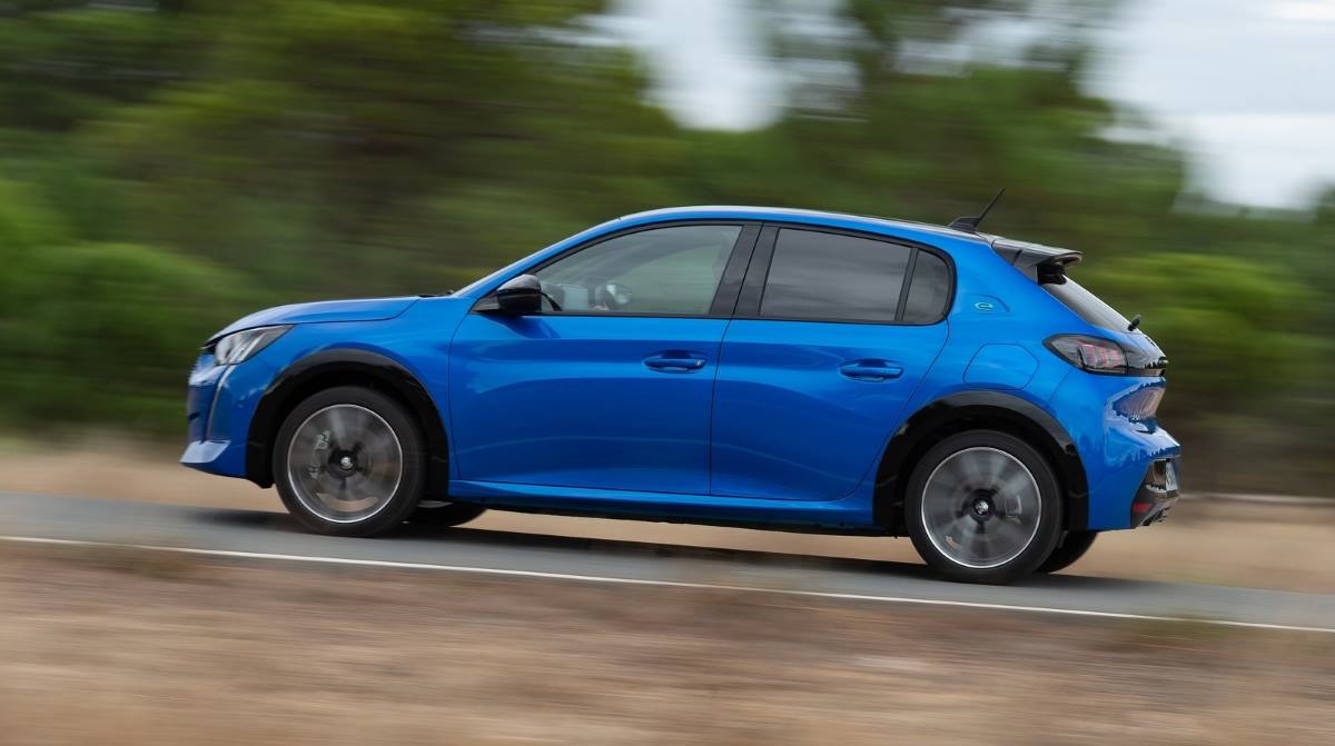 Peugeot e 208 GT 2021 5