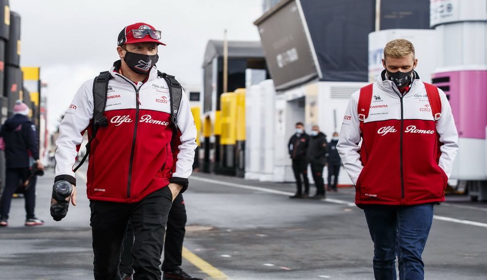 Schumacher y Raikkonen llegando al circuito de Nurburging en el pasado GP de Eifel
