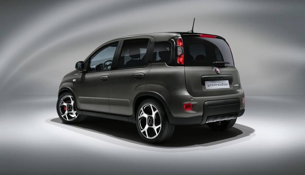 Vista posterior del Fiat Panda Sport 2021 Vista posterior del Fiat Panda Sport 2021