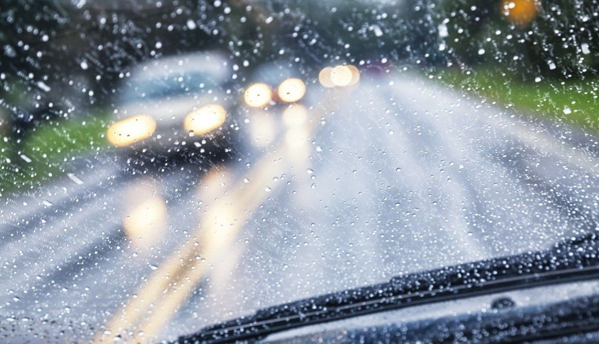 5 multas que pueden ponerte en coche cuando llueve, y que seguro que desconoces