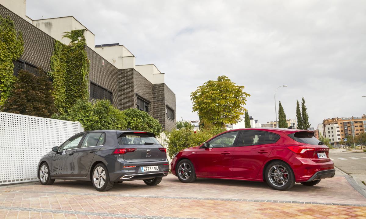 Ford Focus 1.0 Ecoboost MHEV vs VW Golf 1.5 eTSI 2
