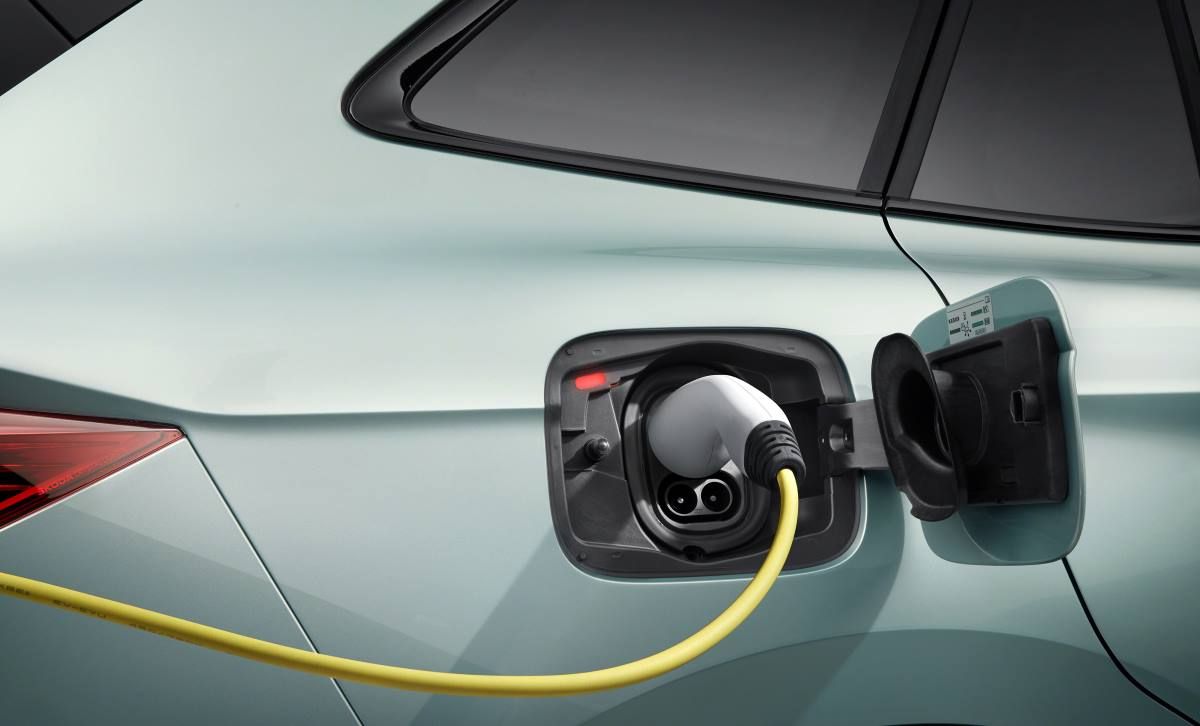 La toma de carga eléctrica en el Skoda Enyaq iV 2021