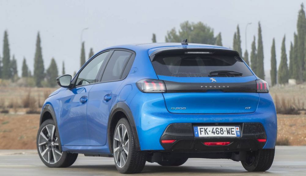 Peugeot e-208.
