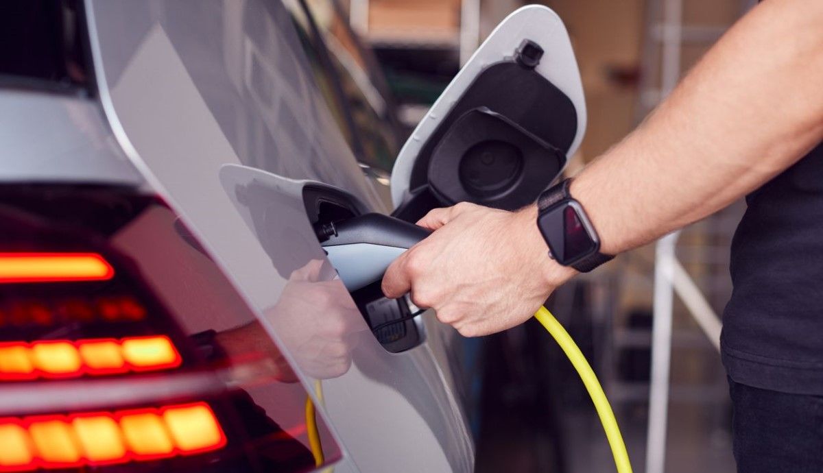 Andalucía bonificará la compra de coches eléctricos, los cero emisiones de la DGT.