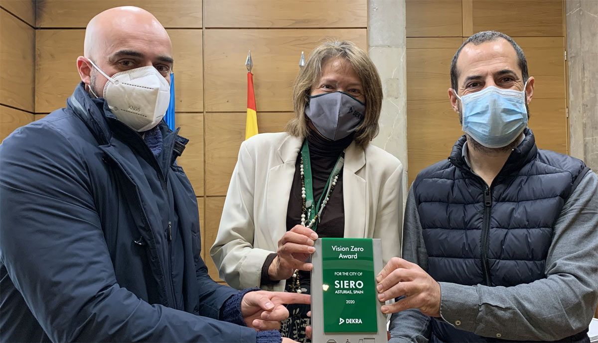 Entrega del premio Dekra Vision Zero. Entrega del premio Dekra Vision Zero.