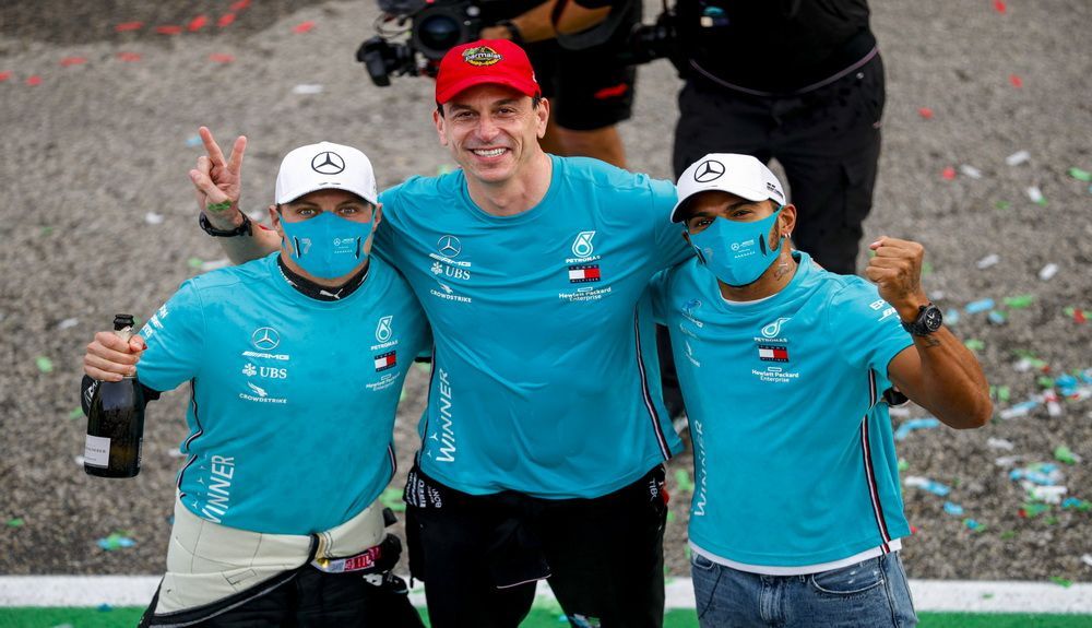 Toto Wolff junto a Hamilton y Bottas Toto Wolff junto a Hamilton y Bottas