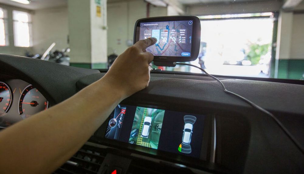 La DGT recuerda las diferencias entre avisador, detector e inhibidor de radares. Foto: Elaboración propia