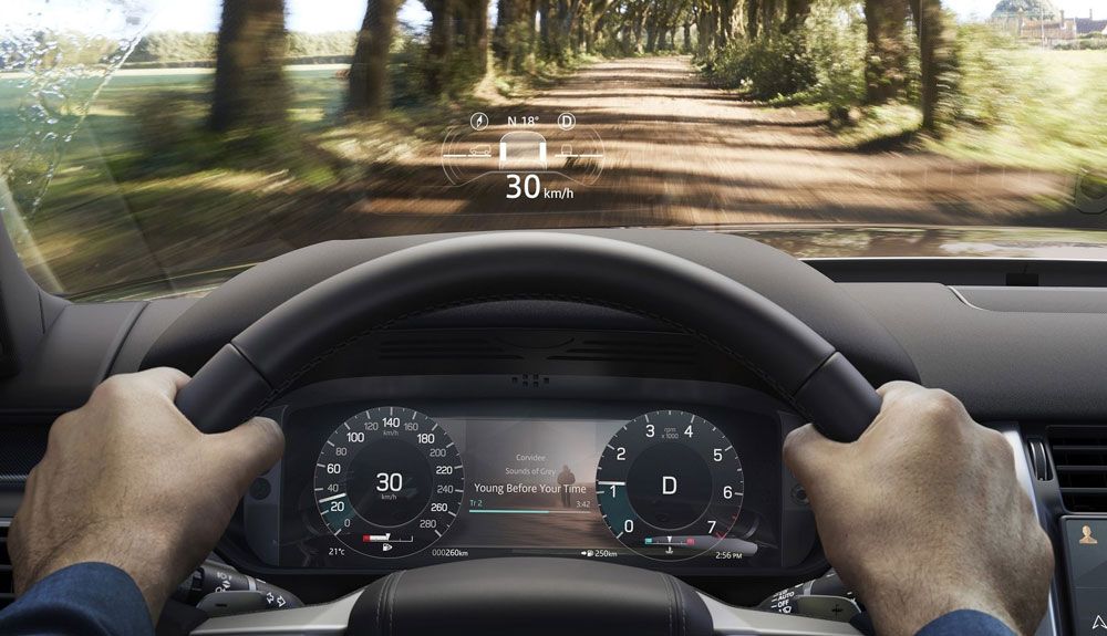 El Land Rover 2021 mantiene una gran carga tecnológica en el interior