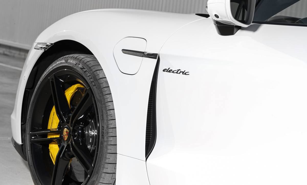 Porsche Taycan Turbo S Electric 019