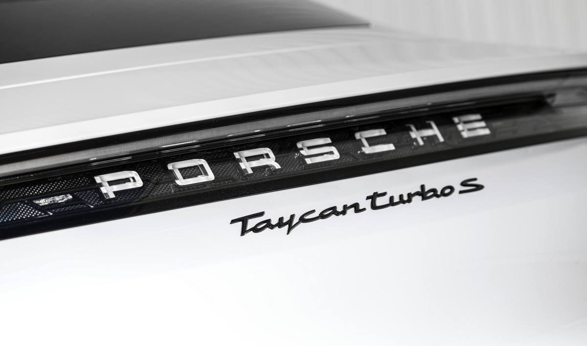 Porsche Taycan Turbo S Electric 021