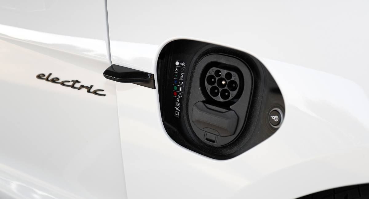 Porsche Taycan Turbo S Electric 022
