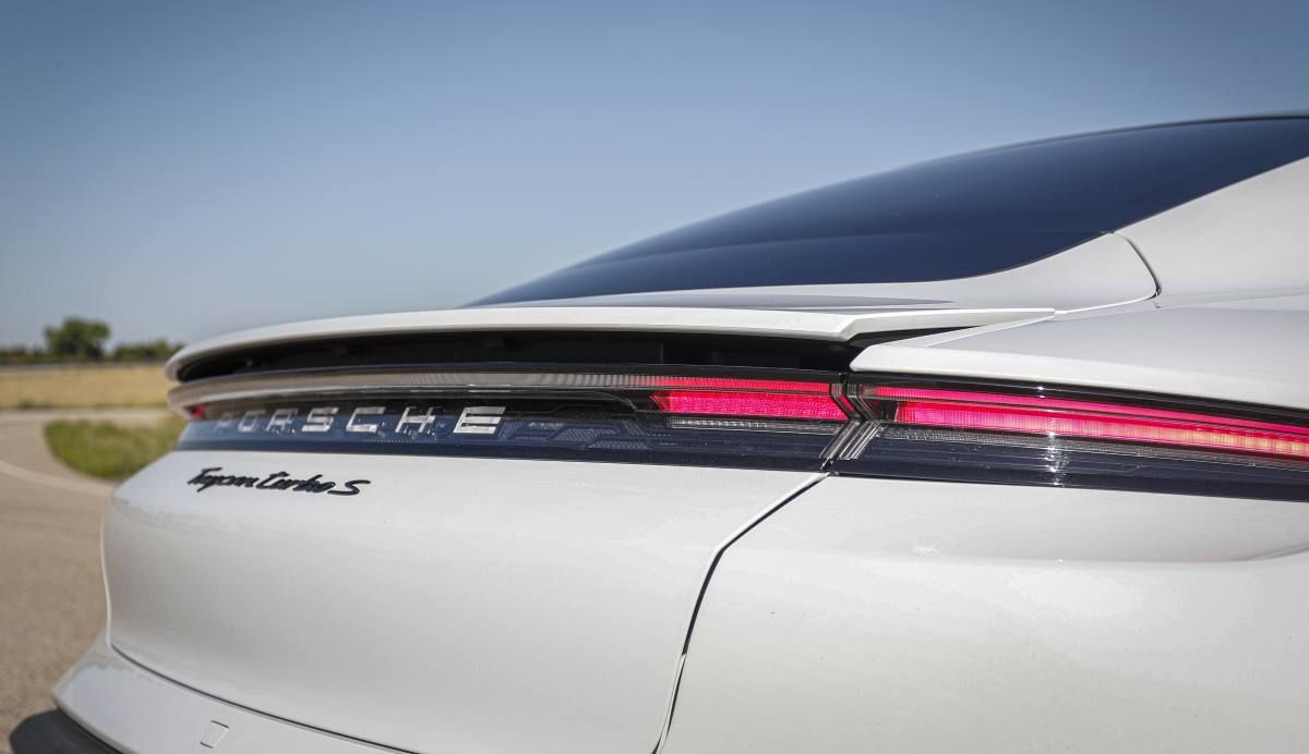 Porsche Taycan Turbo S Electric 024