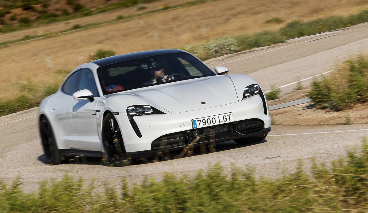 Porsche Taycan Turbo S Electric 033