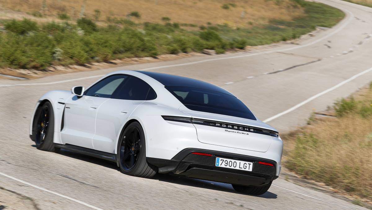 Porsche Taycan Turbo S Electric 034