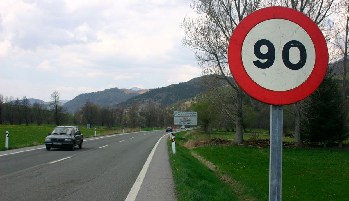 La DGT vuelve a implementar cambios en la velocidad máxima de las carreteras convencionales