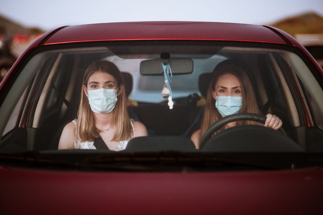 El Gobierno anuncia que baja el precio de las mascarillas: cuánto y desde cuándo. Foto: iStock.